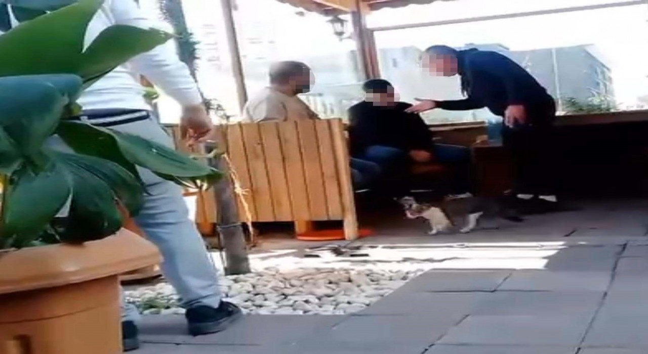 İzmirde hırsızlık yaptığı öne sürülen taksi şoförüne darp