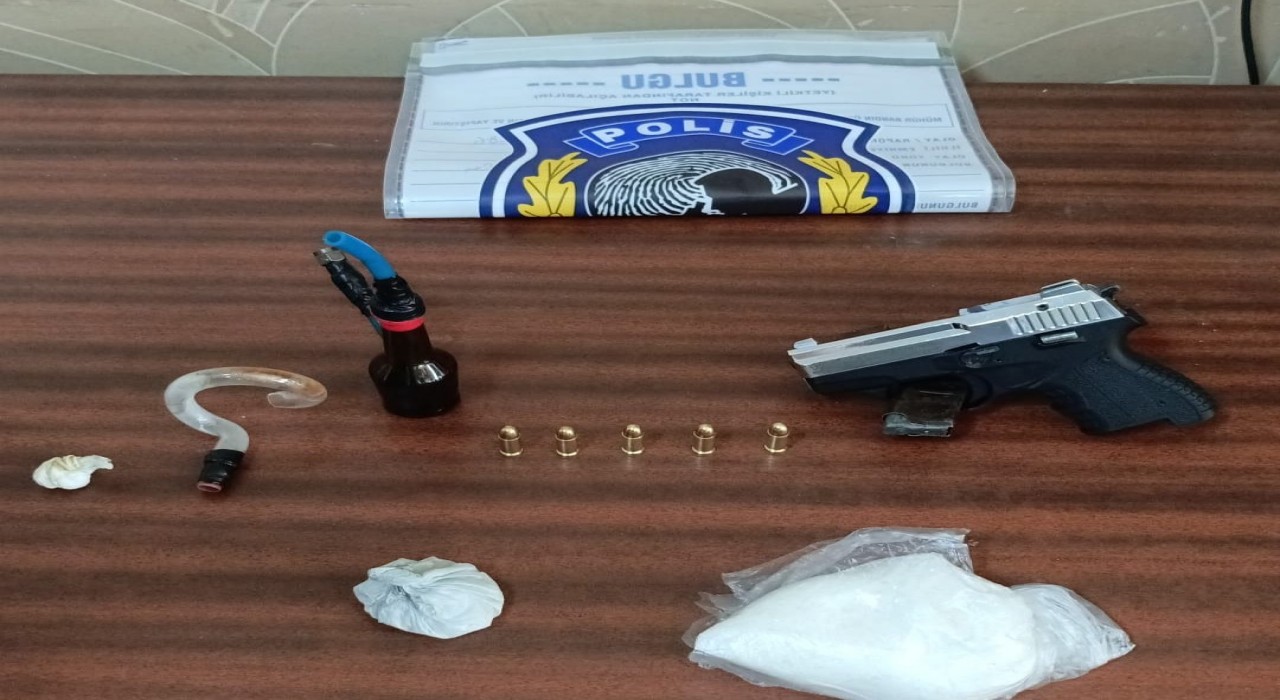 İzmirde yol kontrolünde uyuşturucu ele geçirildi: 2 gözaltı