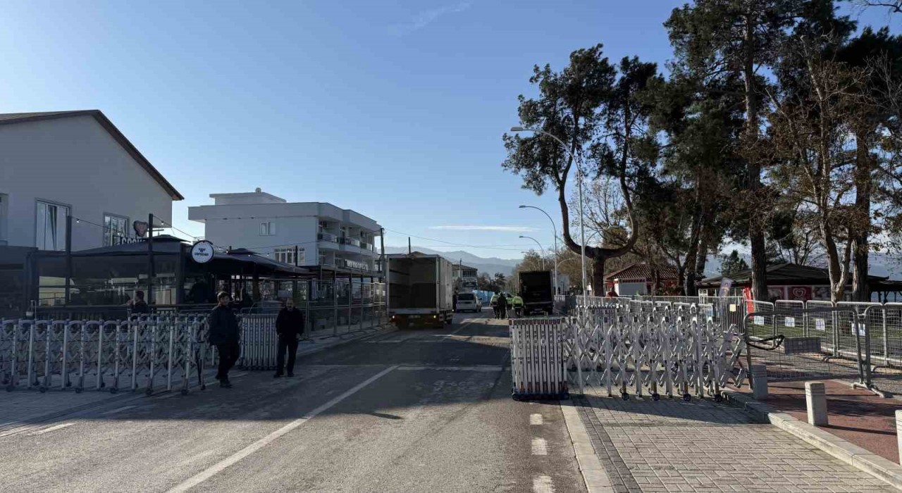 İznik Papa 14. Leoyu bekliyor