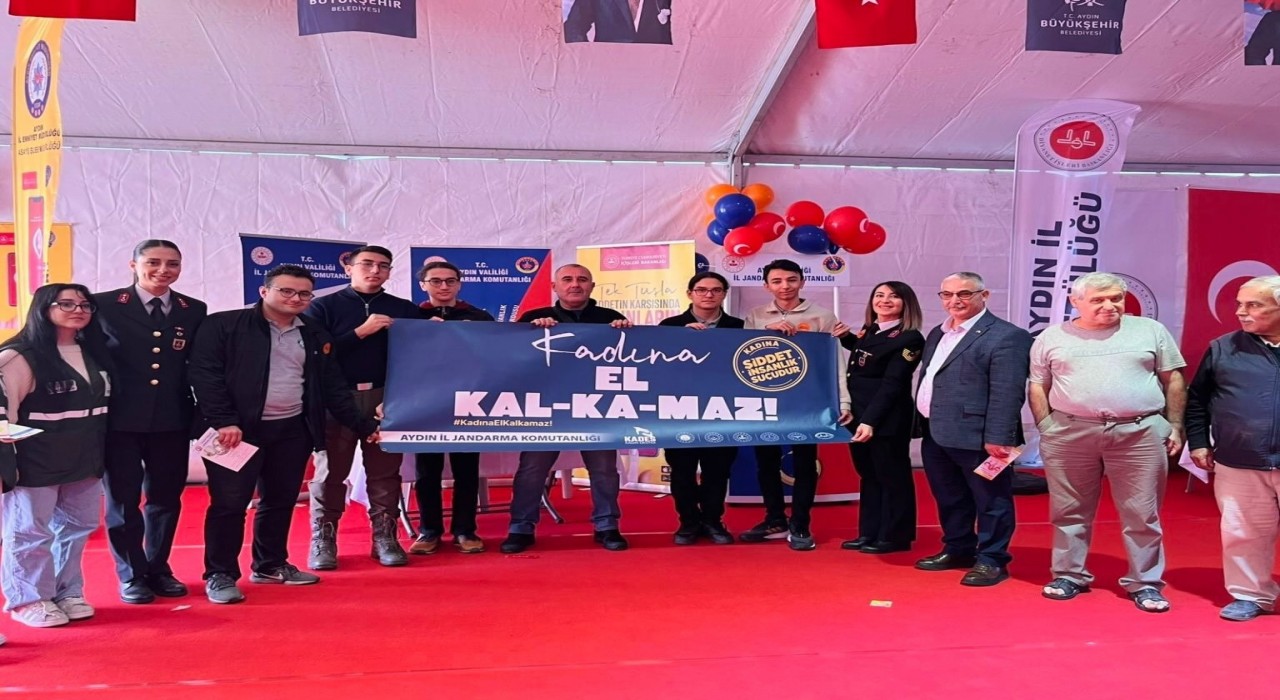 Jandarma, Atatürk Kent Meydanından vatandaşları bilgilendirdi