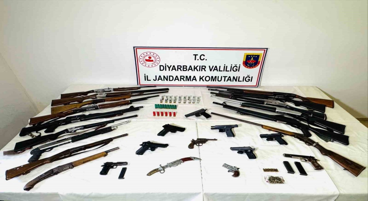 Jandarma ekiplerinden silah ve kaçakçılık operasyonu