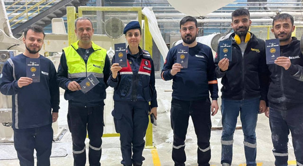 Jandarma, İşçilere KADES ve Kadına Şiddetle Mücadele Eğitimi Verdi