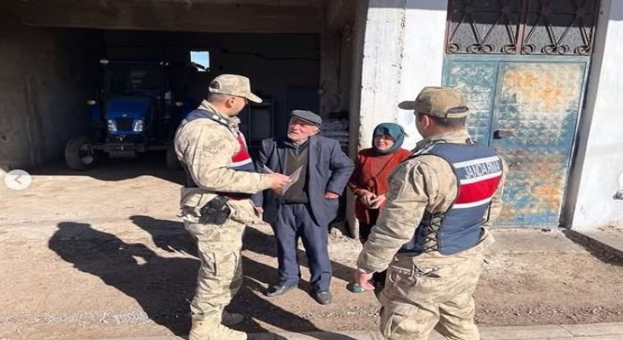 Jandarma Köylüleri Bilgilendirdi