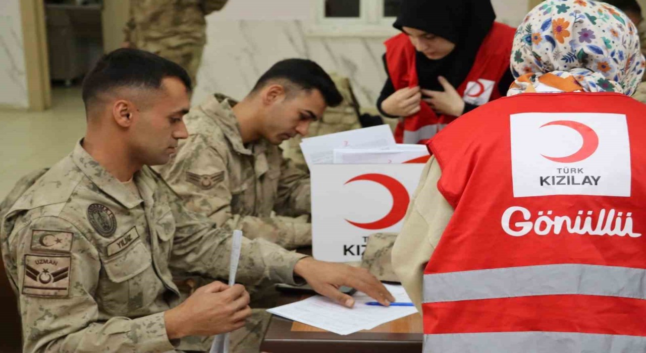 Jandarma personelinden Kızılaya kan bağışı desteği