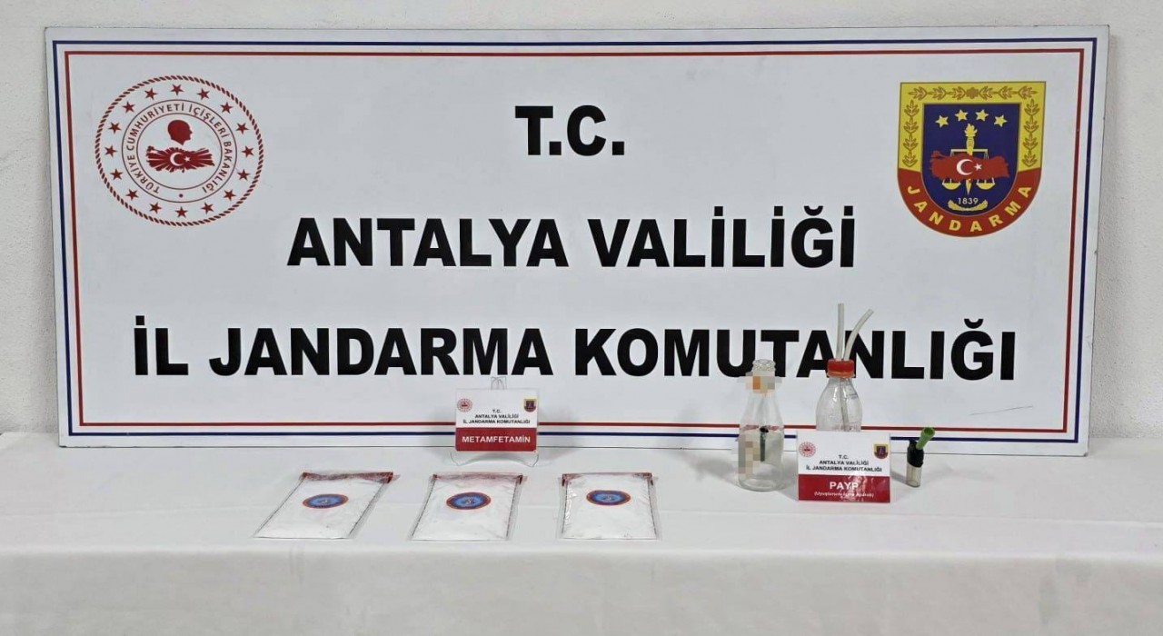 Jandarma uyuşturucu operasyonunda 1 kilo 210 gram uyuşturucu madde ele geçirildi