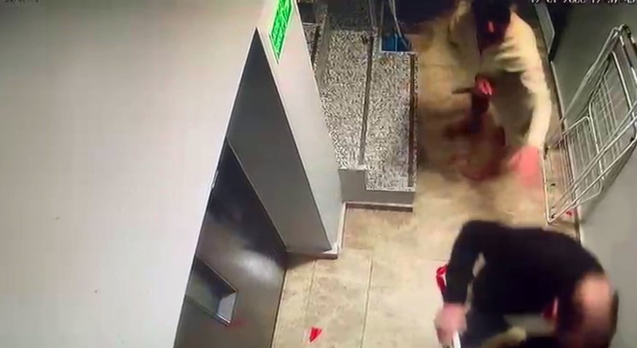 Kağıthanede aldattığını öne sürdüğü eşi ve sevgilisini otelde basarak yaraladı, o anlar kamerada