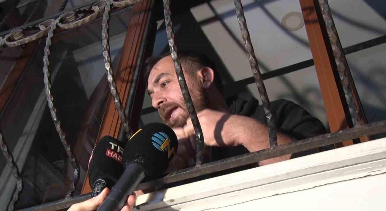 Kağıthanede doğal gaz patlaması evin duvarını yıktı: 1 yaralı