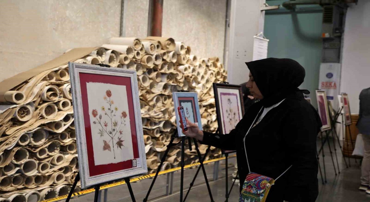 Kağıtta açan çiçekler sergisi açıldı