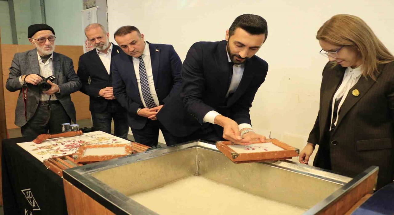 Kağıtta açan çiçekler sergisi SEKAda açıldı