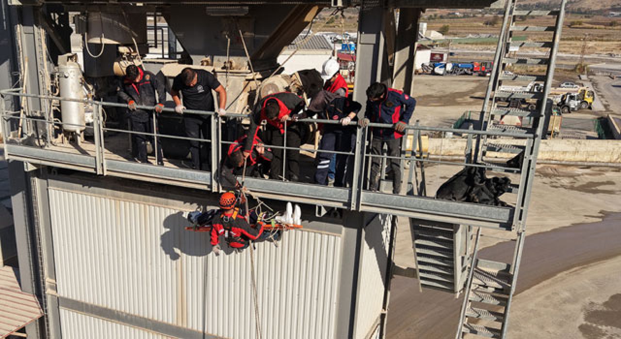 Kahramanmaraş Büyükşehir’den Gerçeğini Aratmayan Kurtarma Tatbikatı