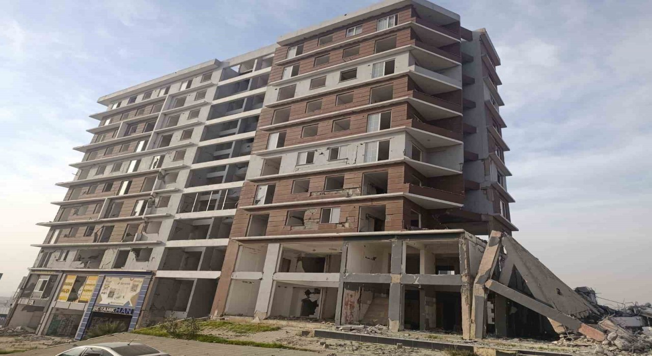 Kahramanmaraşta ağır hasarlı binaların yıkımında sona gelindi