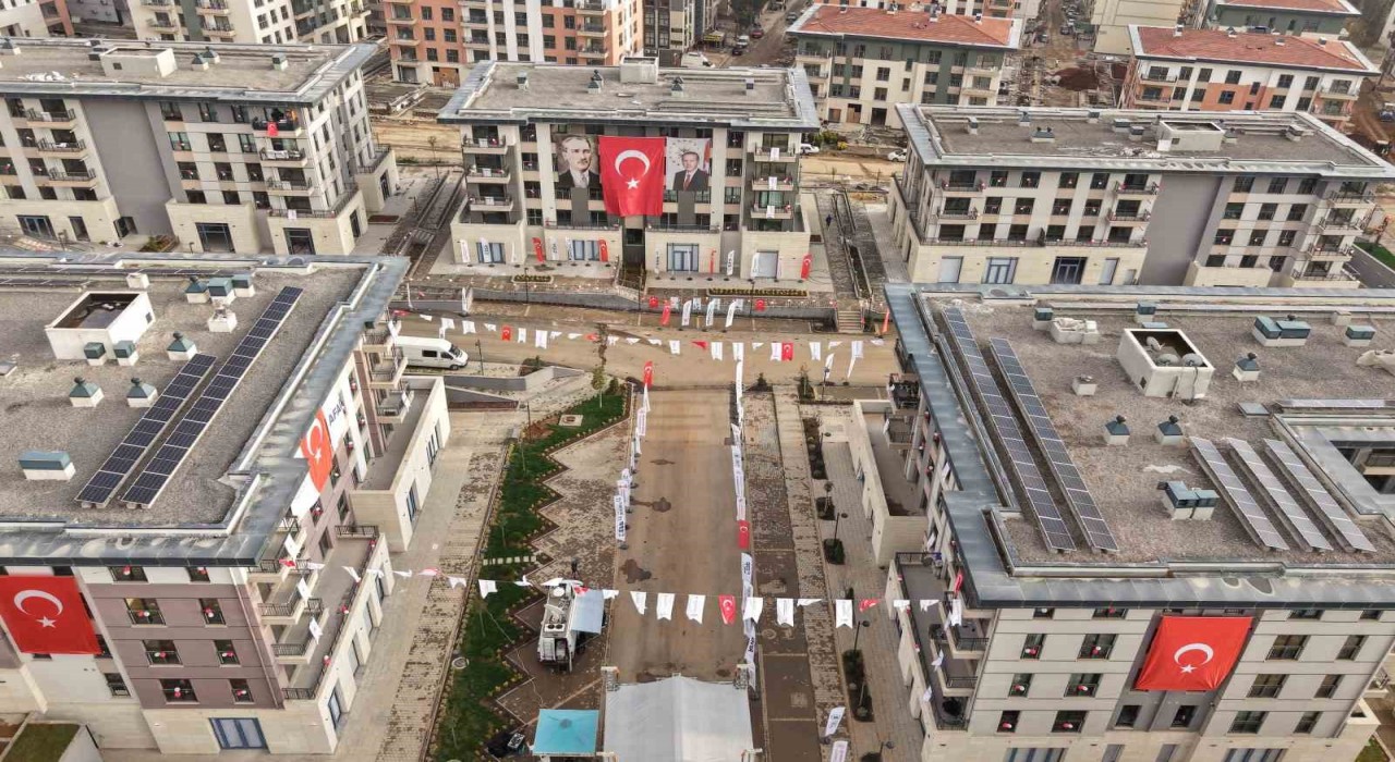 Kahramanmaraşta depremzedeler bir bir evlerine kavuşuyor