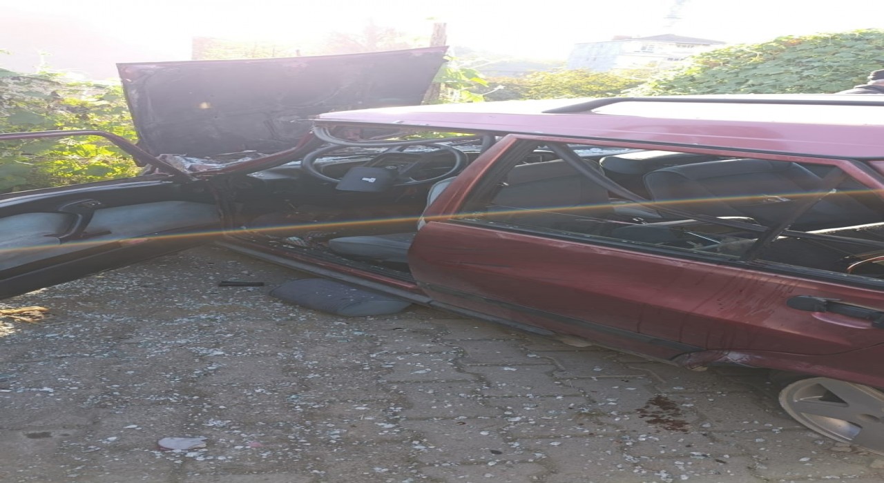 Kaldırımda yürürken dehşeti yaşadılar: Otomobilin altında kalan babaanne ve 2 torunu ağır yaralandı