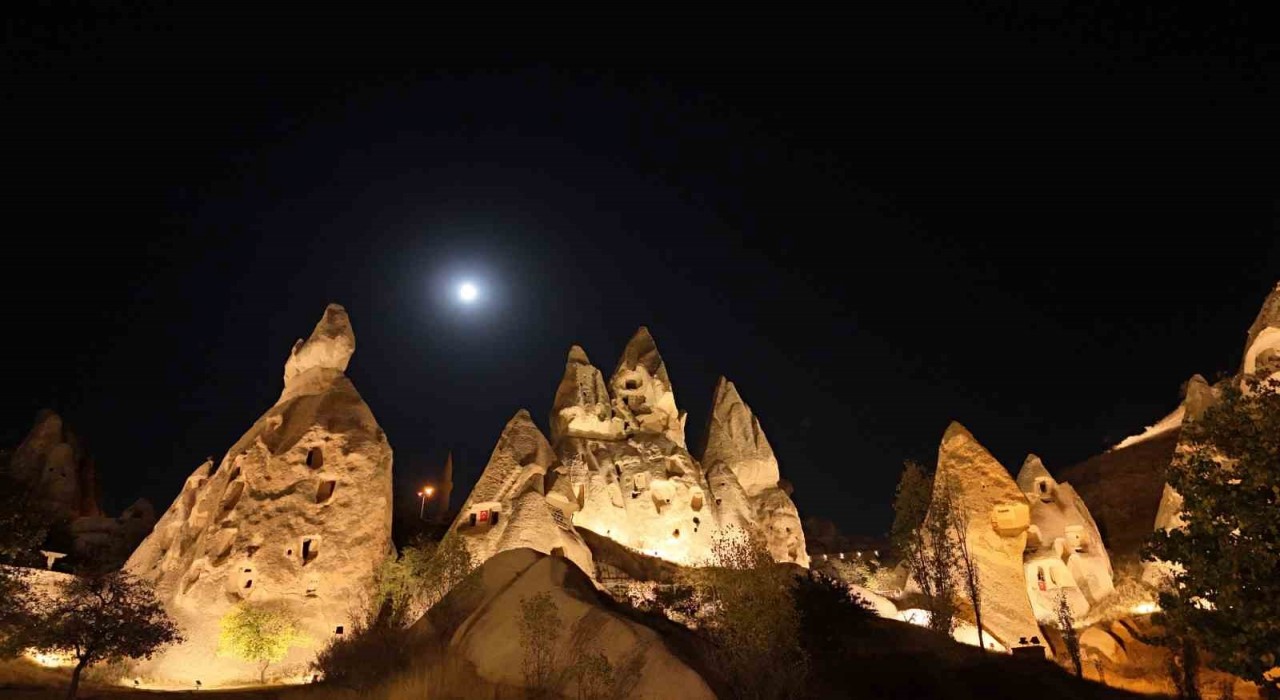 Kapadokyada Kunduz Süper Ay göz kamaştırdı