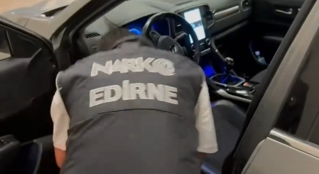 Kapıkulede aracın gizli bölmelerinden 23 kilo 820 gram skunk çıktı