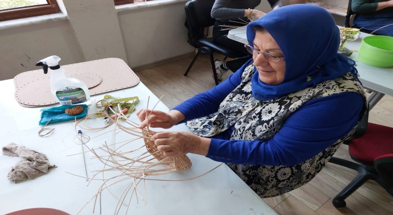 KAR-MEKte üretken eller iş başında