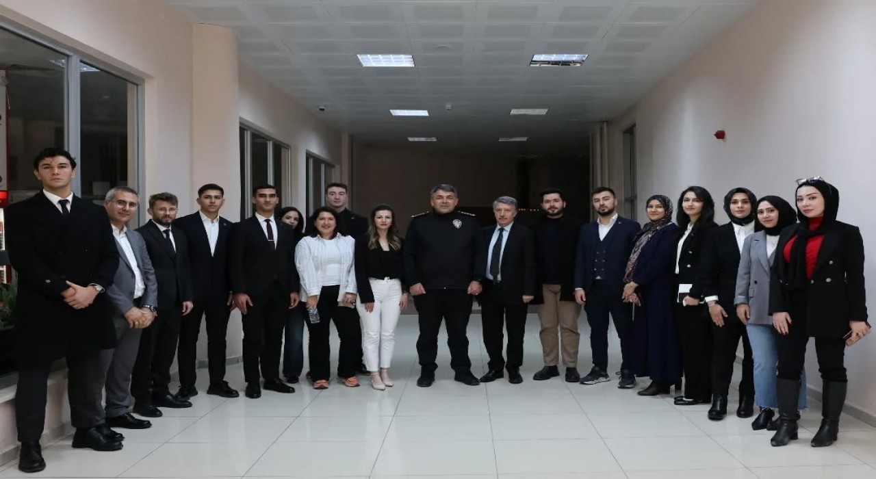 Karaburunun Hukuk Fakültesi öğrencileriyle buluştu