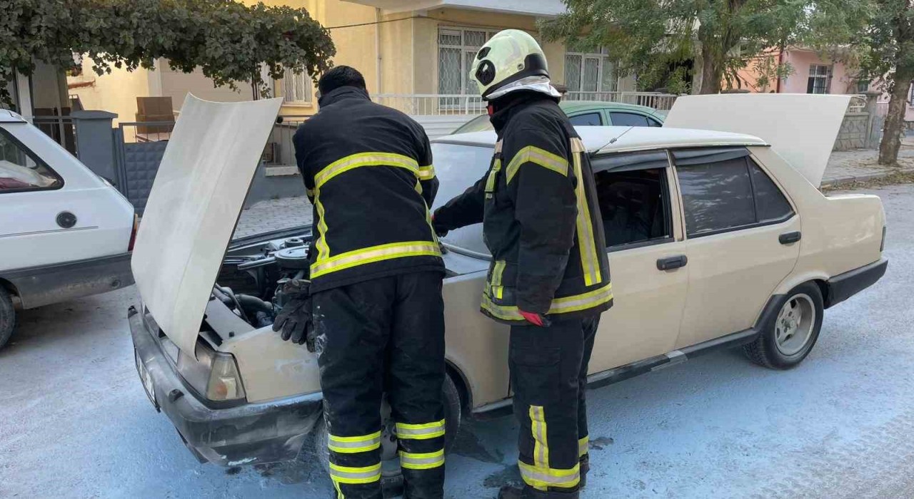 Karamanda alev alan Fiat Tofaşı vatandaşlar söndürdü