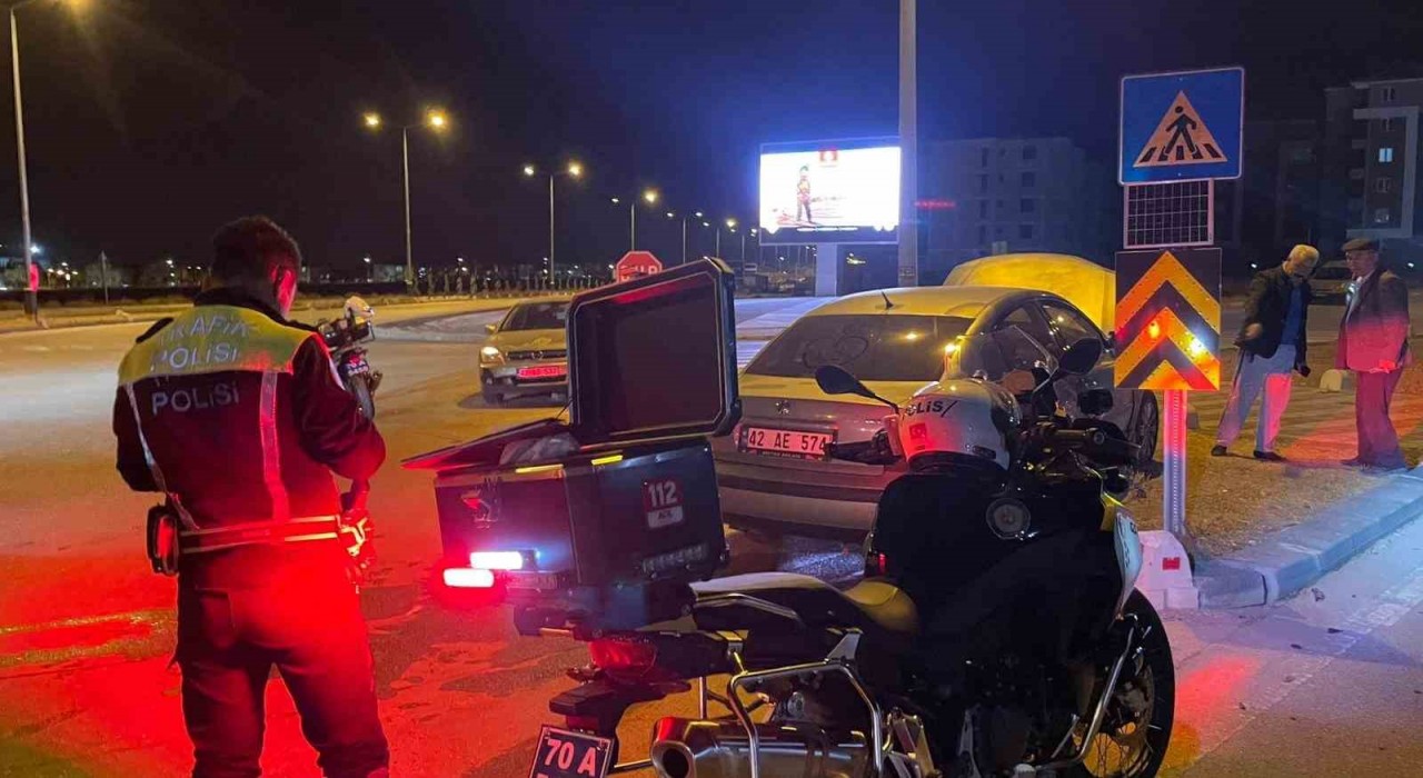 Karamanda iki otomobil çarpıştı: 1 yaralı