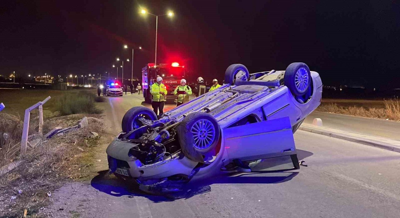 Karamanda takla atan otomobil ters döndü: 2 yaralı