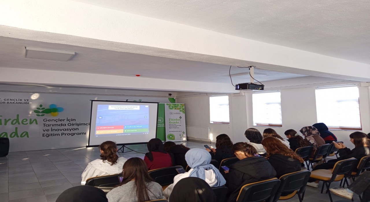 Karapınarlı gençler ‘Hüyük Tarım Kampına katıldı