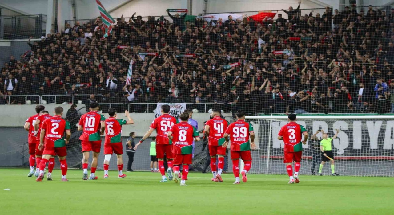 Karşıyakanın konuğu Uşakspor