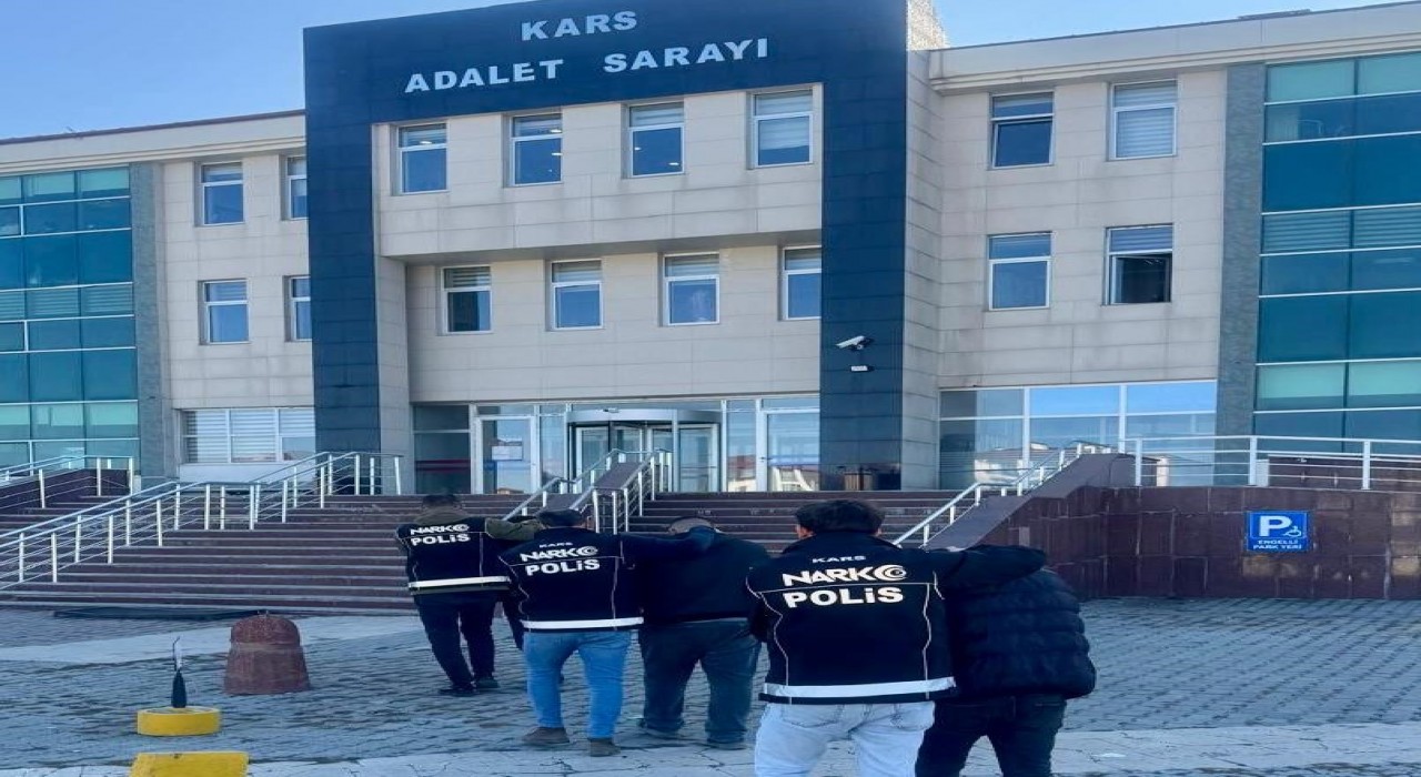 Karsta bir aparta uyuşturucu operasyonu