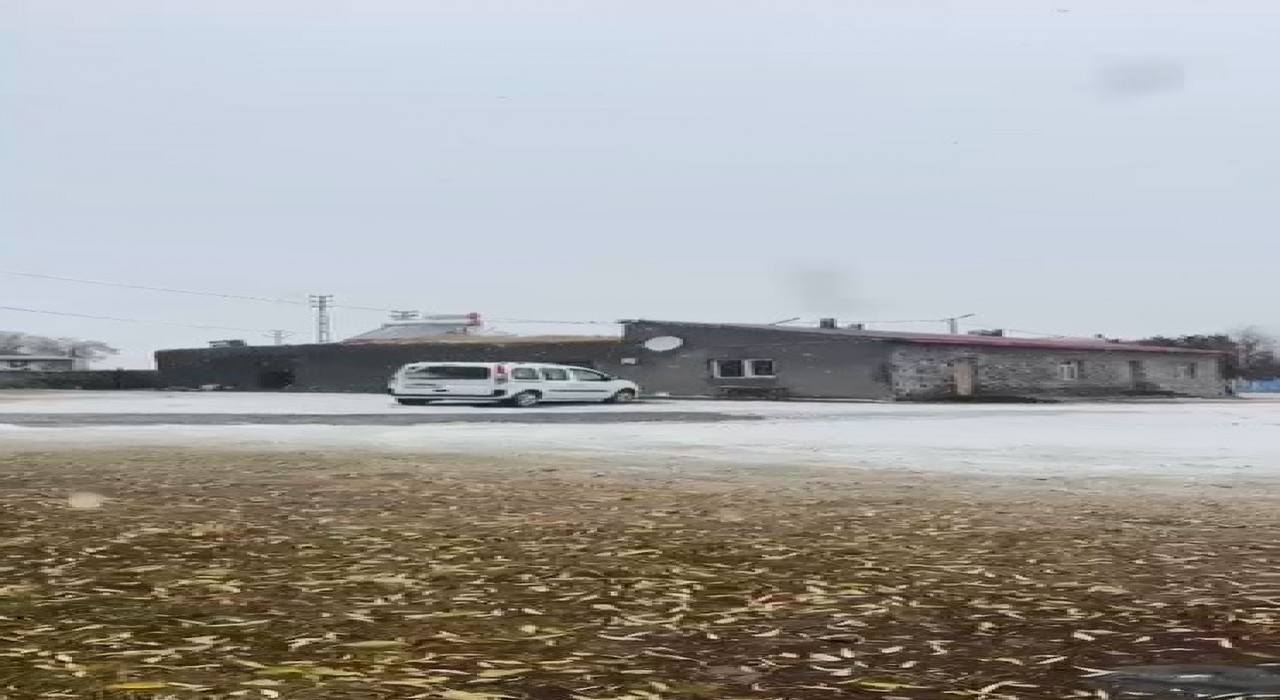 Karsta yüksek kesimlere kar yağdı