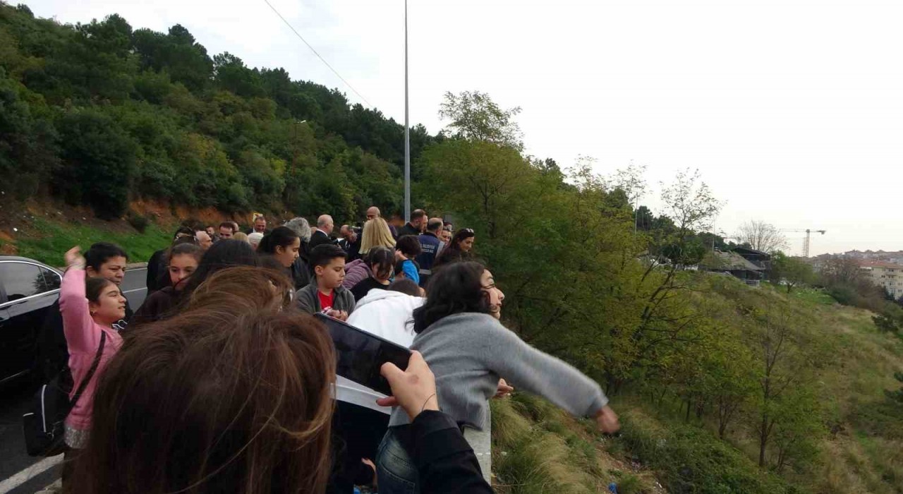 Kartalda 1O Kasımda anlamlı etkinlik: Öğrenciler doğaya 1938 tohum topu bıraktı