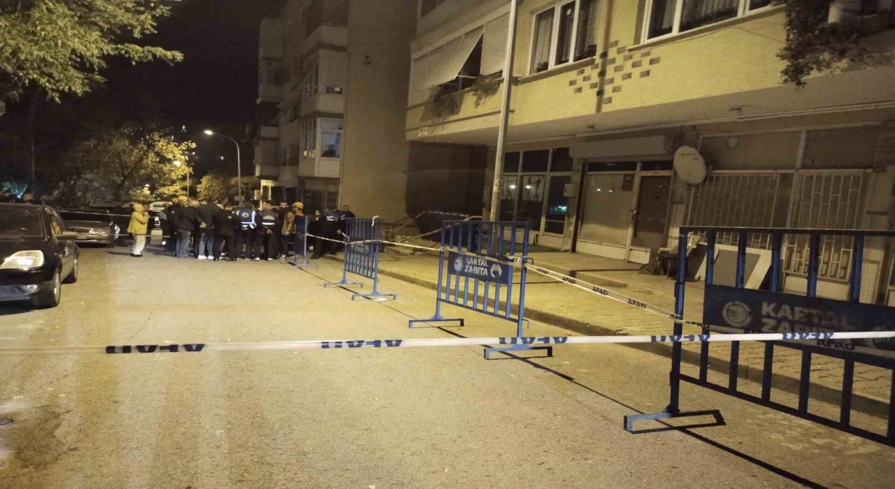 Kartalda binanın kolonlarında çatlaklar oluştu: Bina tahliye edildi