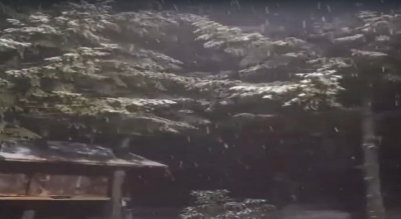 Kartepeye mevsimin ilk karı düştü