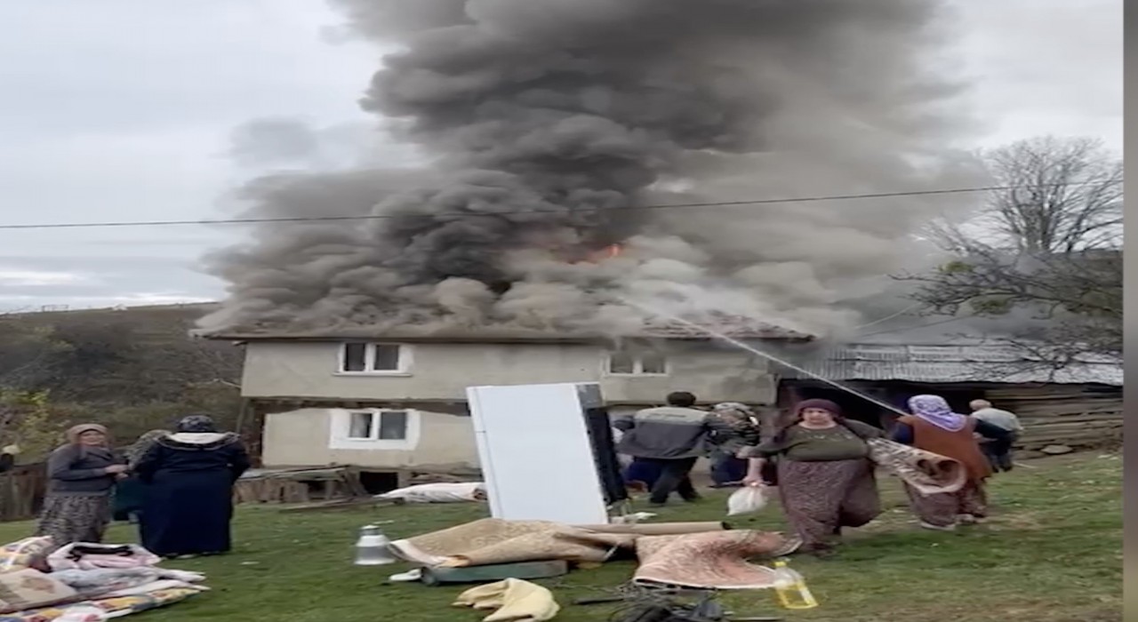 Kastamonuda çıkan ev yangını söndürüldü