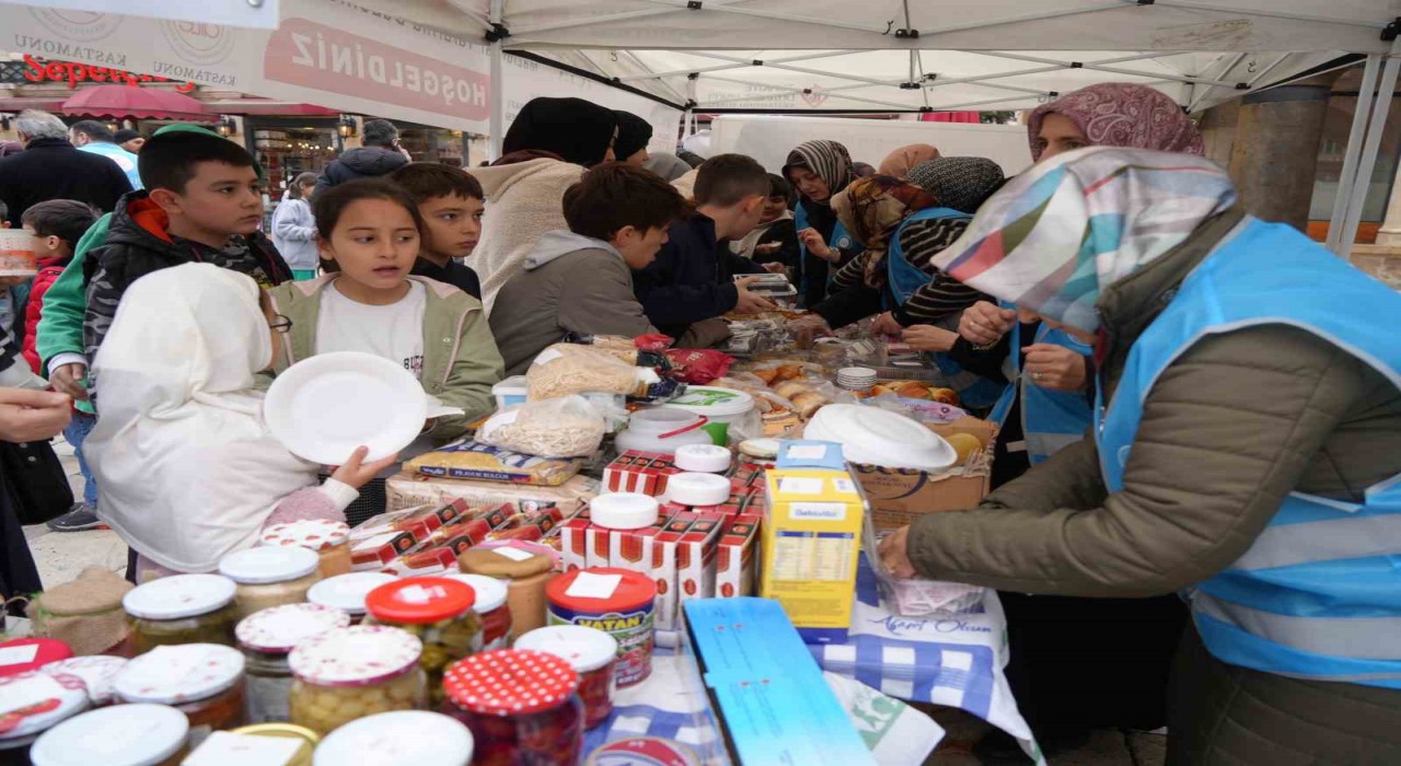 Kastamonuda Gazze için hayır çarşısı kuruldu