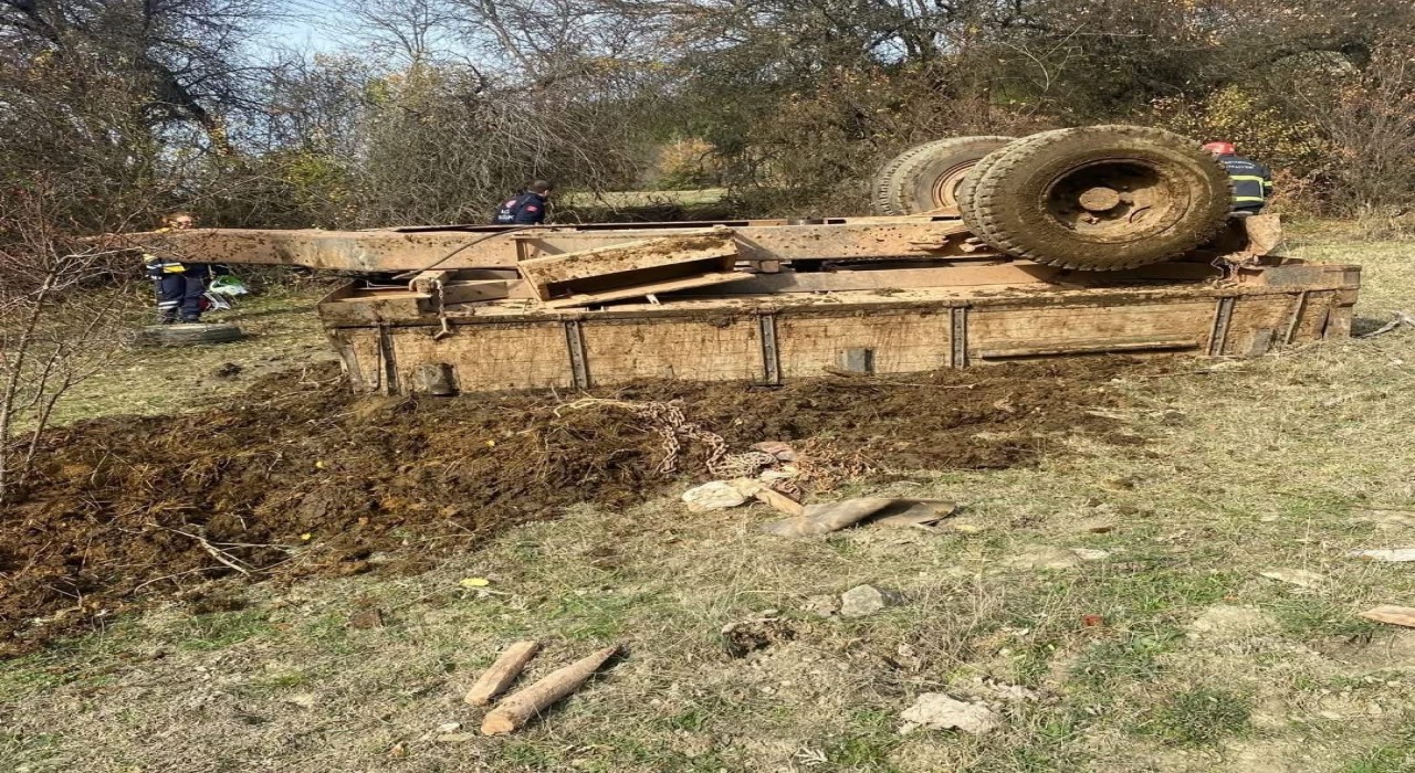 Kastamonuda traktör devrildi: 1 ölü