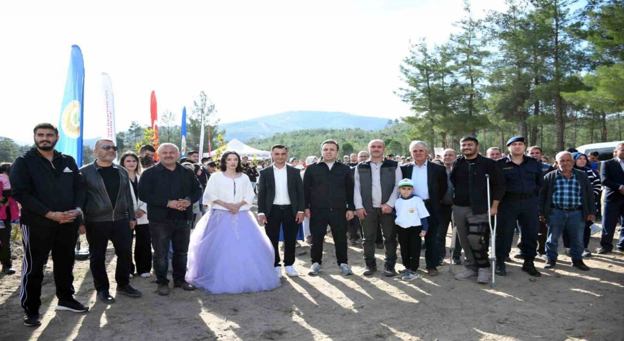 Kavaklıderede 11.11 Saat 11.11de: 11 Çift, Ailem Bir Fidan diyerek geleceğe nefes oldu