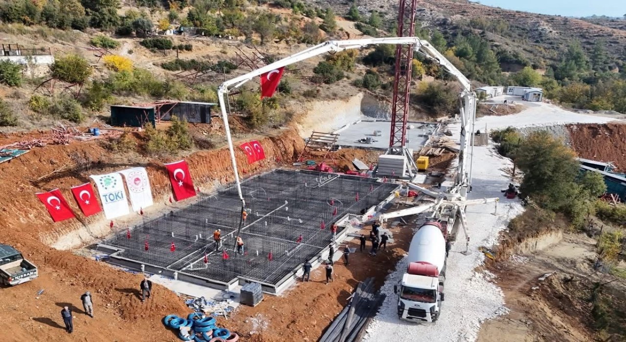 Kavaklıderede 9uncu toplu konut için temel atıldı