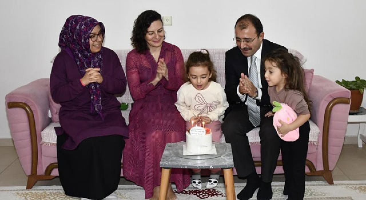 Kaymakam Dolu’dan Öğrenciye Sürpriz Doğum Günü