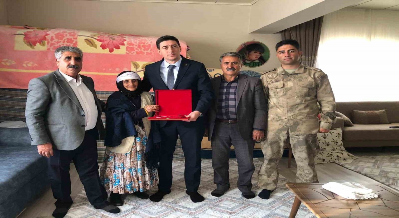 Kaymakam Erdoğandan şehit ailesine ziyaret