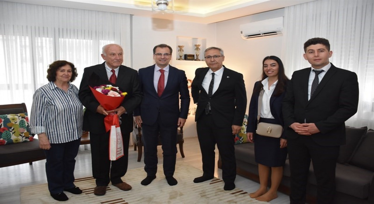 Kaymakam Güldoğandan, eğitim çınarlarına vefa