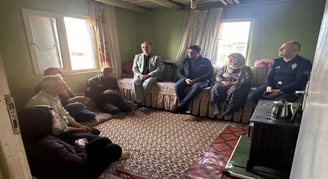 Kaymakam Karataş, Alioğulları Mahallesinde vatandaşlarla buluştu