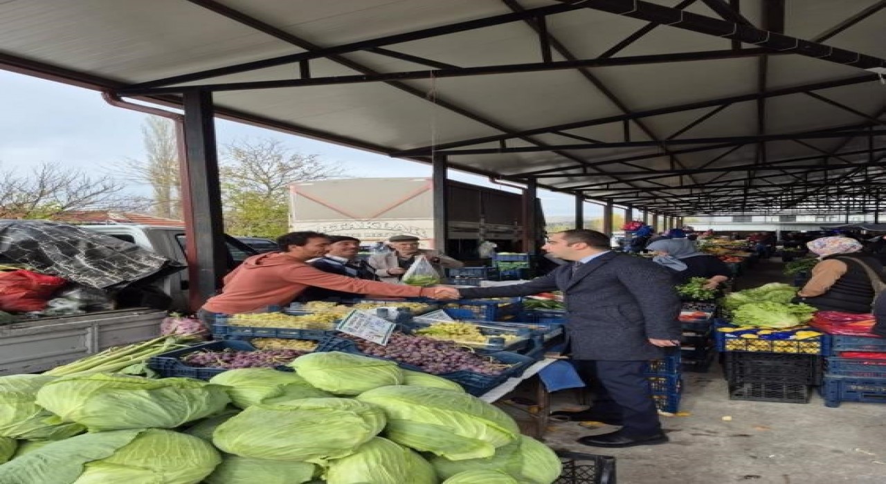 Kaymakam Uçar, halk pazarında vatandaşlarla buluştu