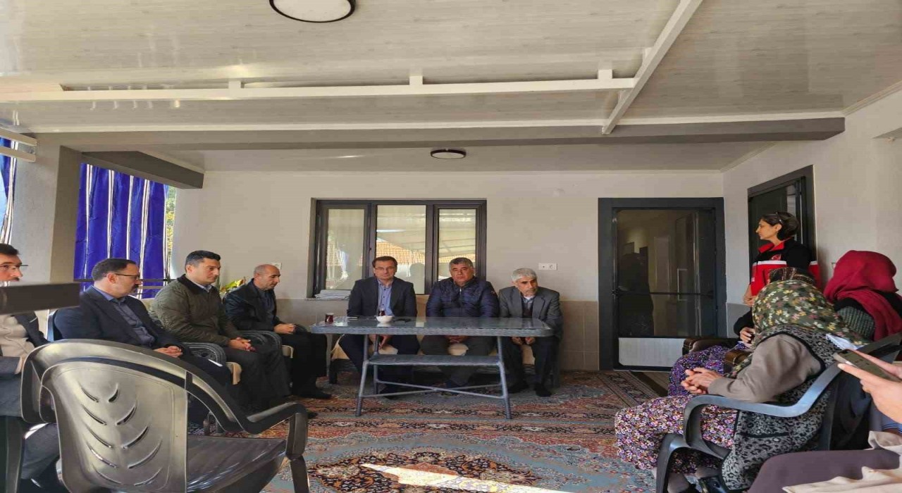 Kaymakamdan şehit polisin ailesine taziye ziyareti