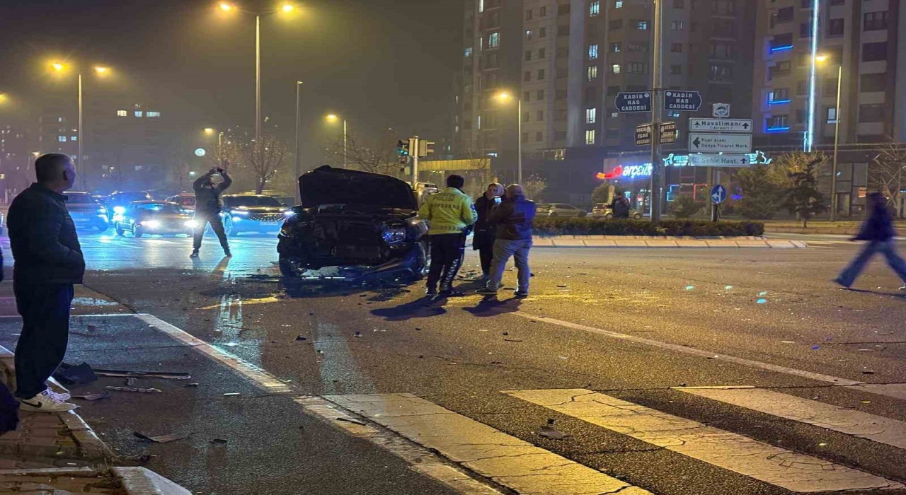 Kayseride 2 otomobilin karıştığı kazada yaralanan olmadı