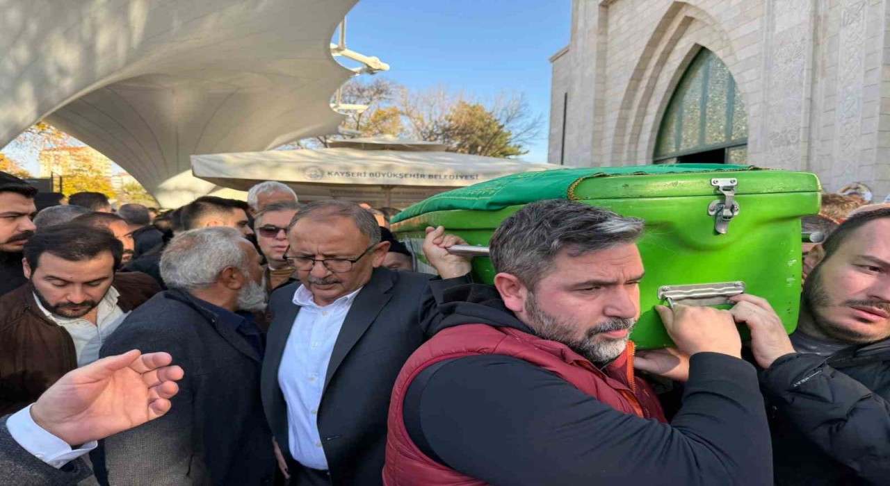 Kayserinin tanınan siması Şeref Yaroğlu toprağa verildi