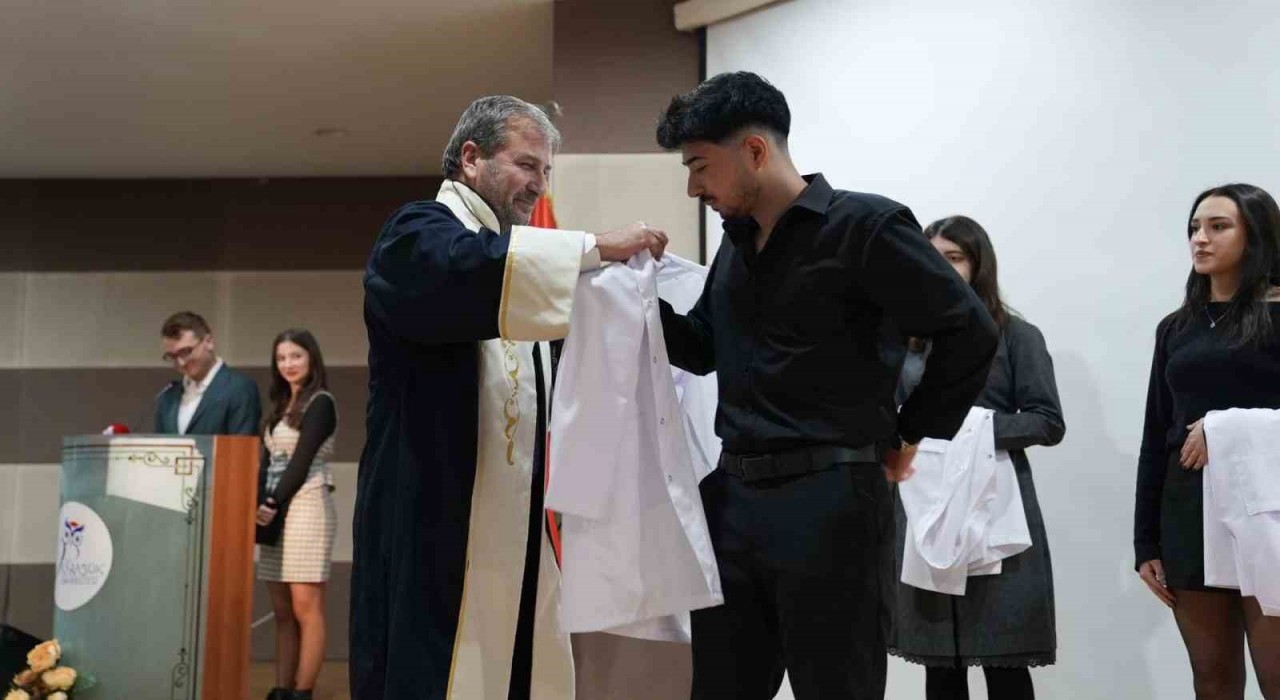 KBÜde tıp fakültesi öğrencileri beyaz önlük heyecanı yaşadı