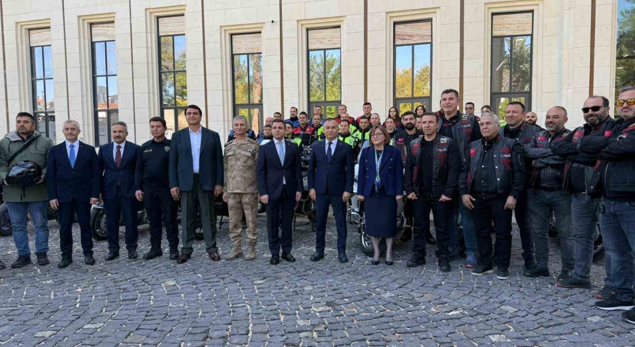 Kebap dumansız, motor kasksız olmaz sloganıyla kask farkındalığına dikkat çekildi