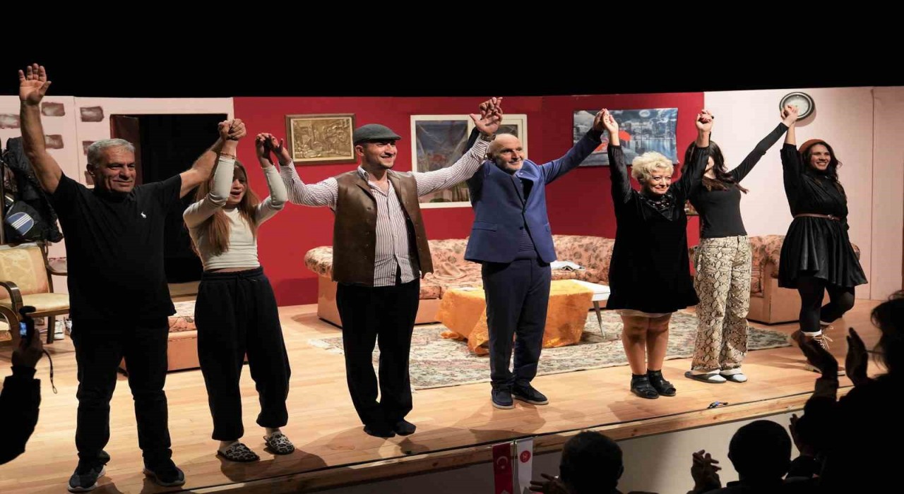 Keçiörende Babam Geri Döndü isimli tiyatro oyununa büyük ilgi