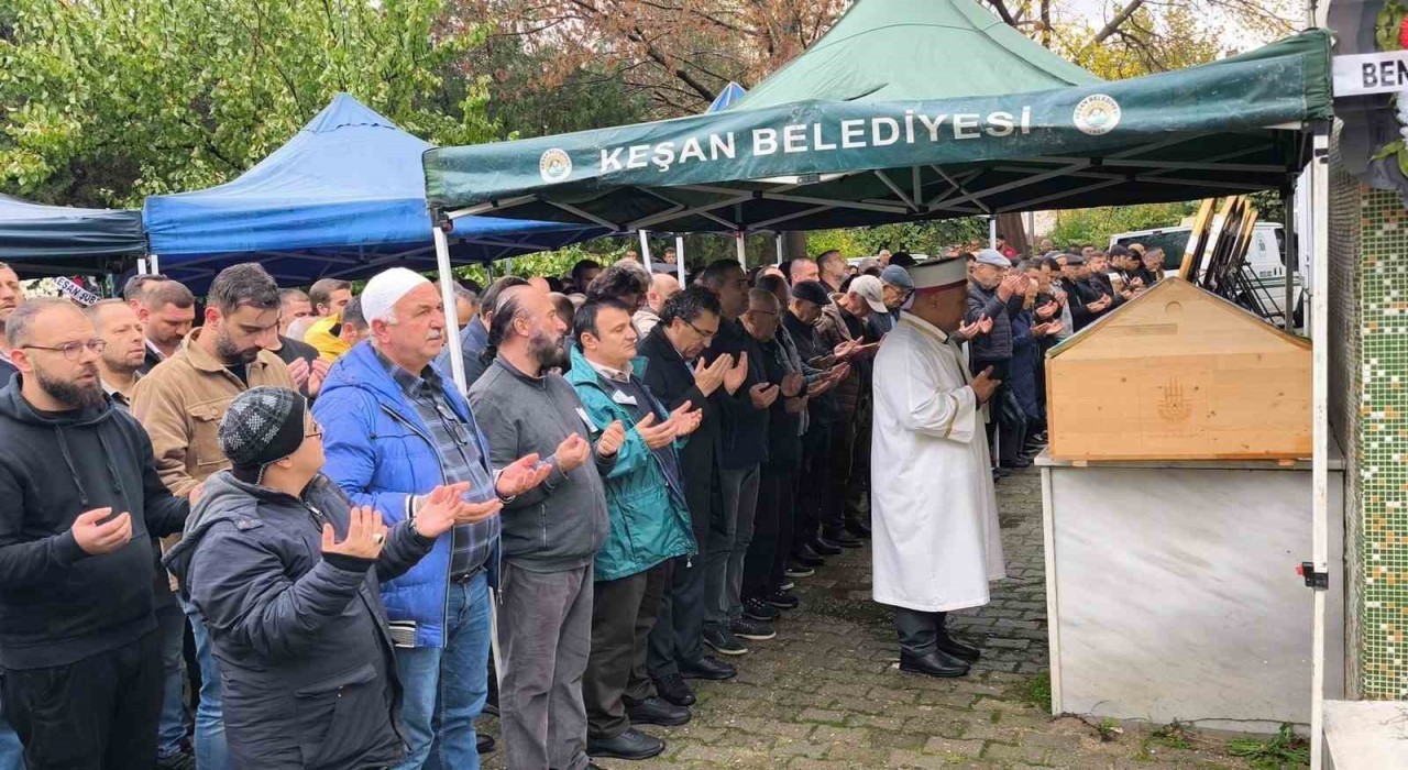 Keşanda evinde ölü bulunan iş adamı toprağa verildi
