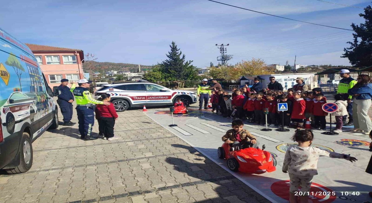 Kiliste öğrencilere ‘Mobil Trafik Aracı ile trafik eğitimi verildi