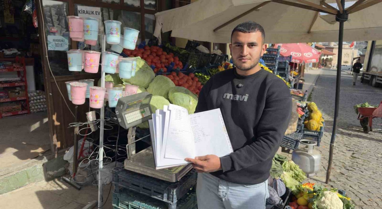 Kimse bilmesin, Allah bilsin diyerek 150 bin liralık veresiye defterini kapattı